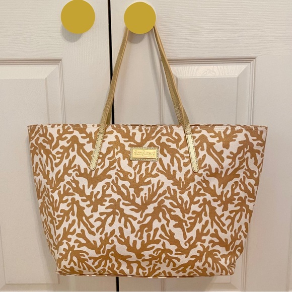 Lilly Pulitzer Handbags - RARE NWOT Lilly Pulitzer Resort Tote Natural Treasure